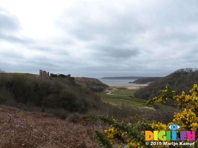 FZ012387 Pennard Castle Three Cliffs Bay